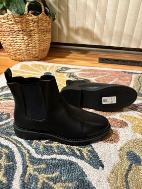 Brand New Size7 ASOS Classic Black Chelsea Boots